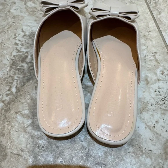 Chic Cream Bow Women's Loafers - Picture 3 of 5